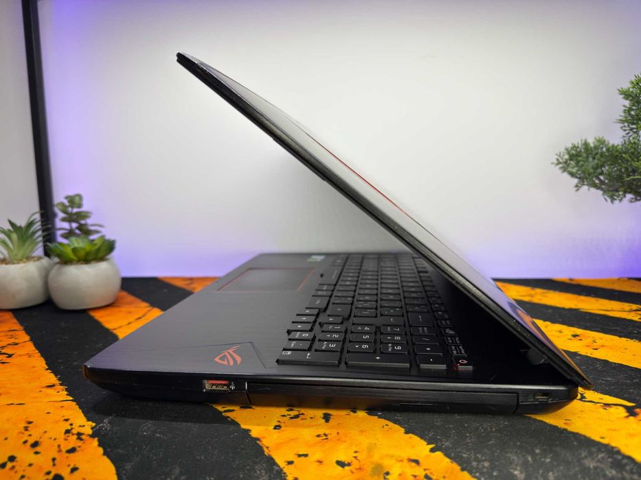 Asus Rog Strix, gtx1050, i7-7700, 16gb, 256gb ssd