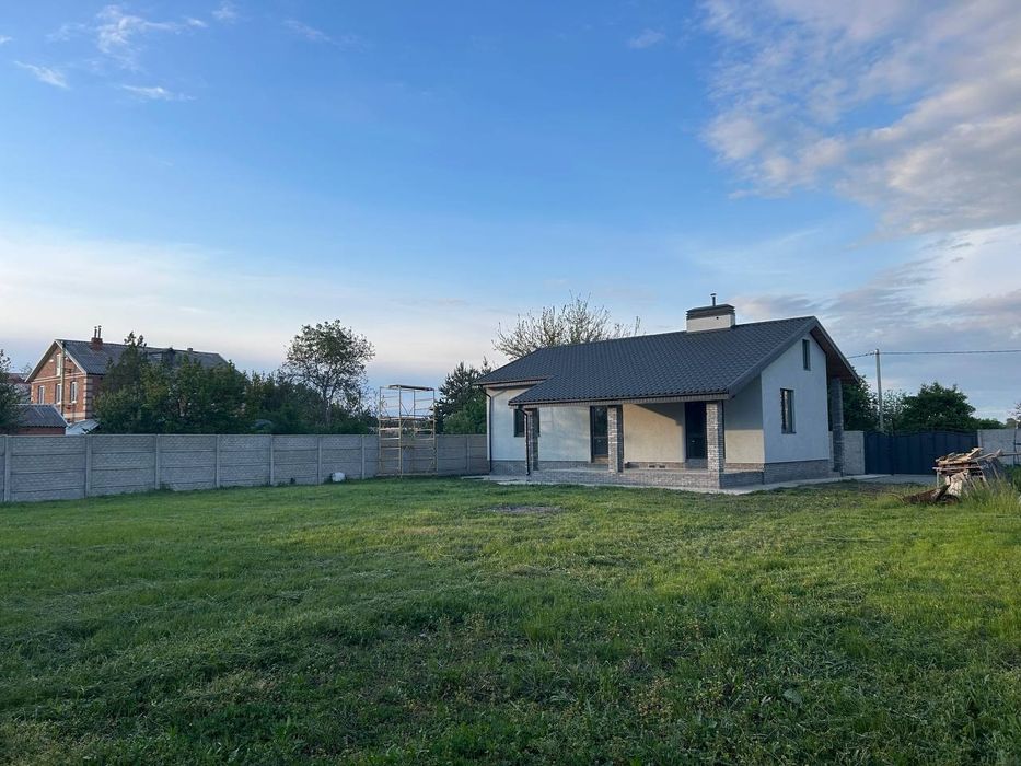 Продам новий будинок в місті Підгородне