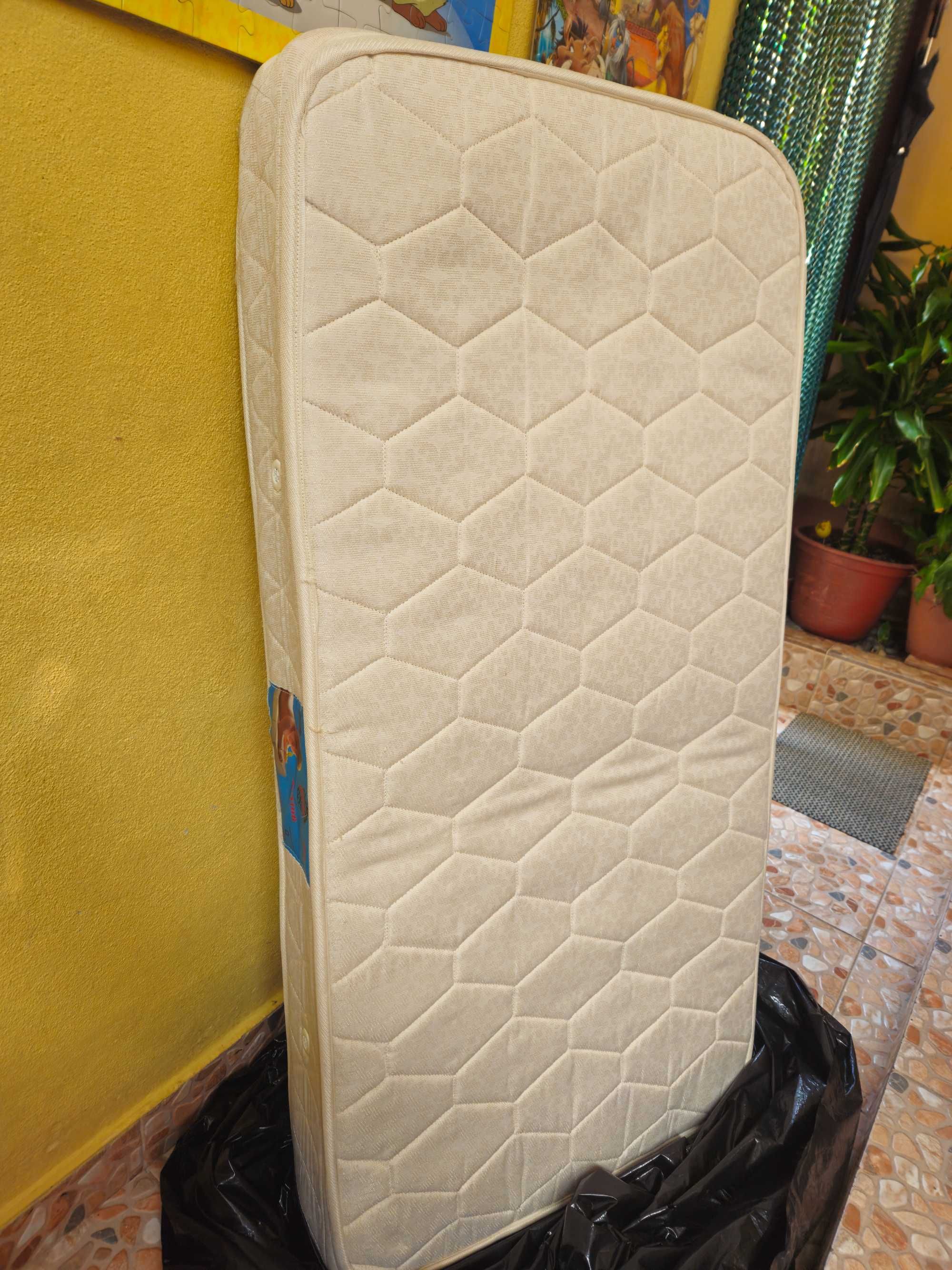 Cama viagem + colchão 25 cm (vendo separado)