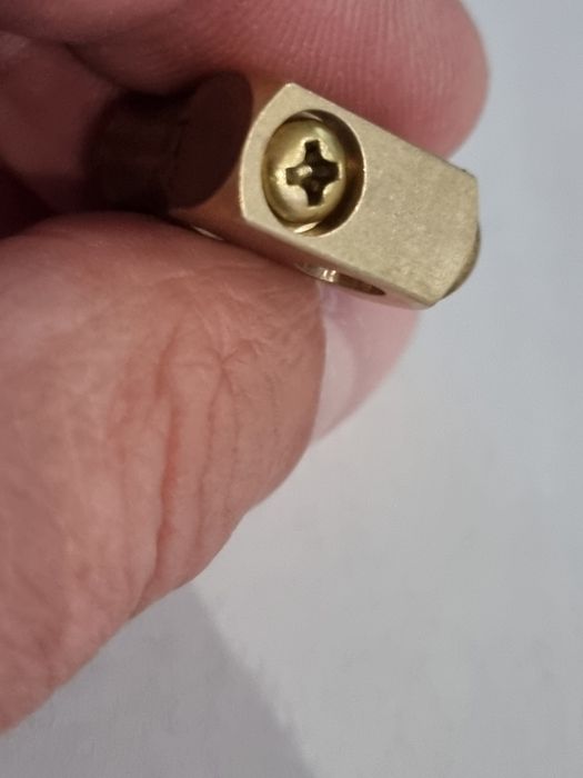 Łącznik cięgien umywalki korek spustowy