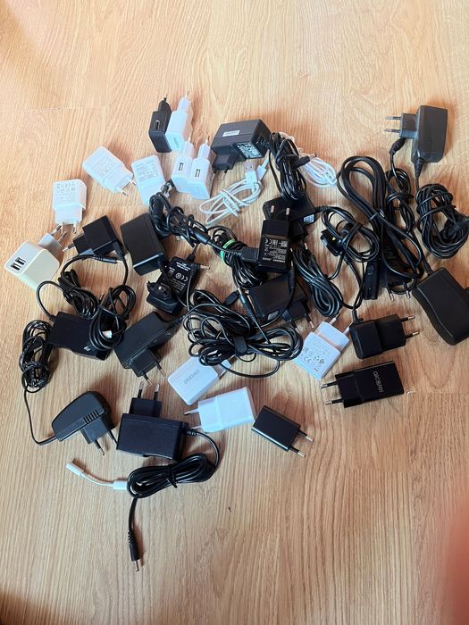 Ładowarki do telefonów i inne