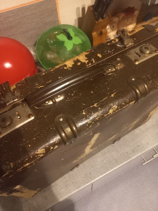 Stara tekturową walizka