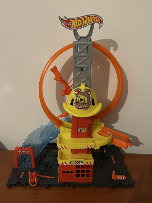 Tor hot wheels remiza strażacka