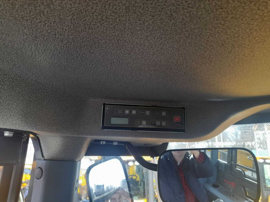 Фронтальний навантажувач Ensign YX 656 premium