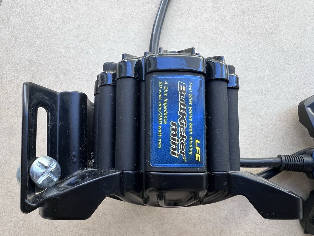 ButtKicker Mini LFE – Kit 2+1 (Transdutores de vibração)