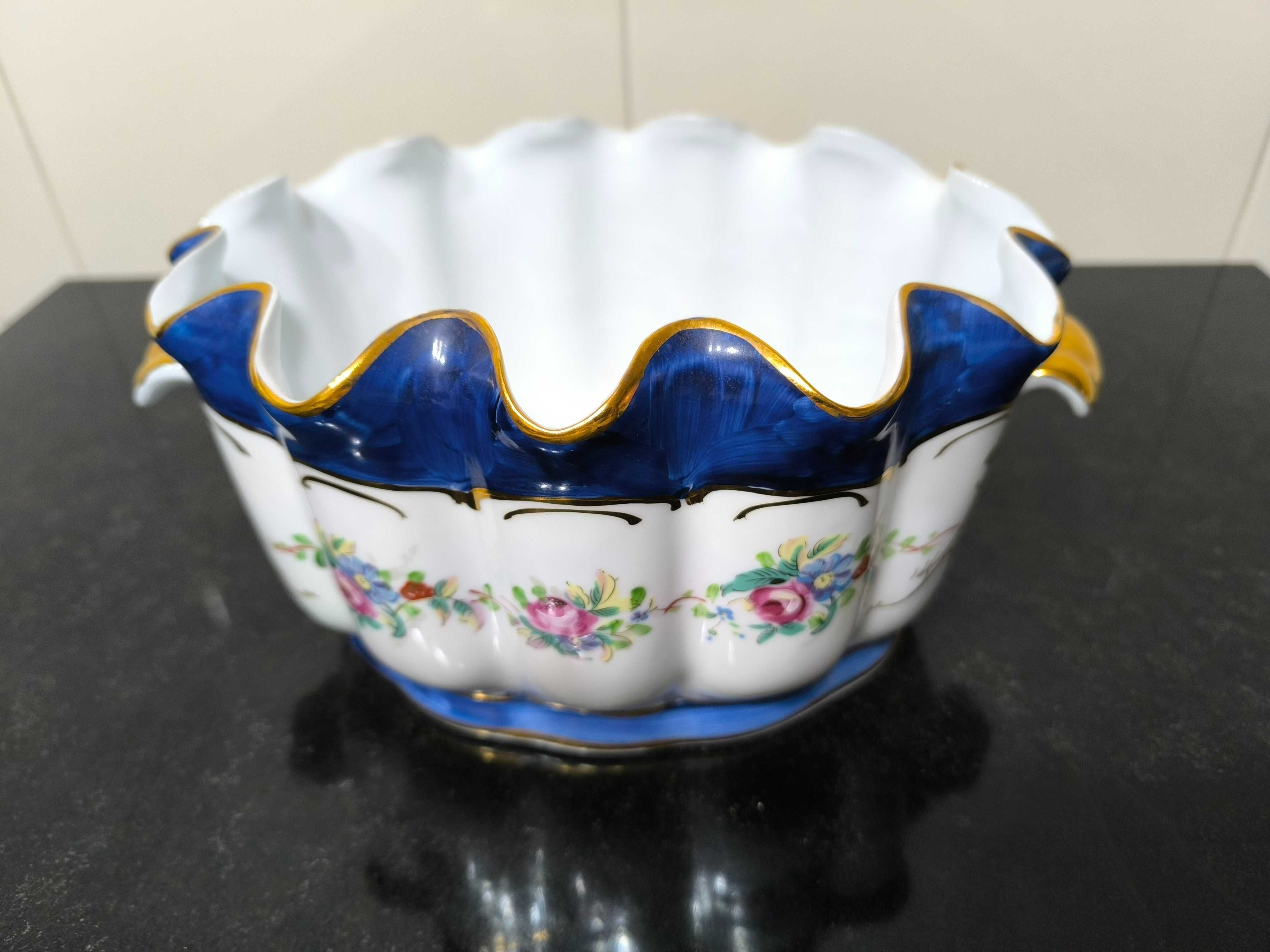 Fruteiro em porcelana portuguesa, pintado à mão. Novo.