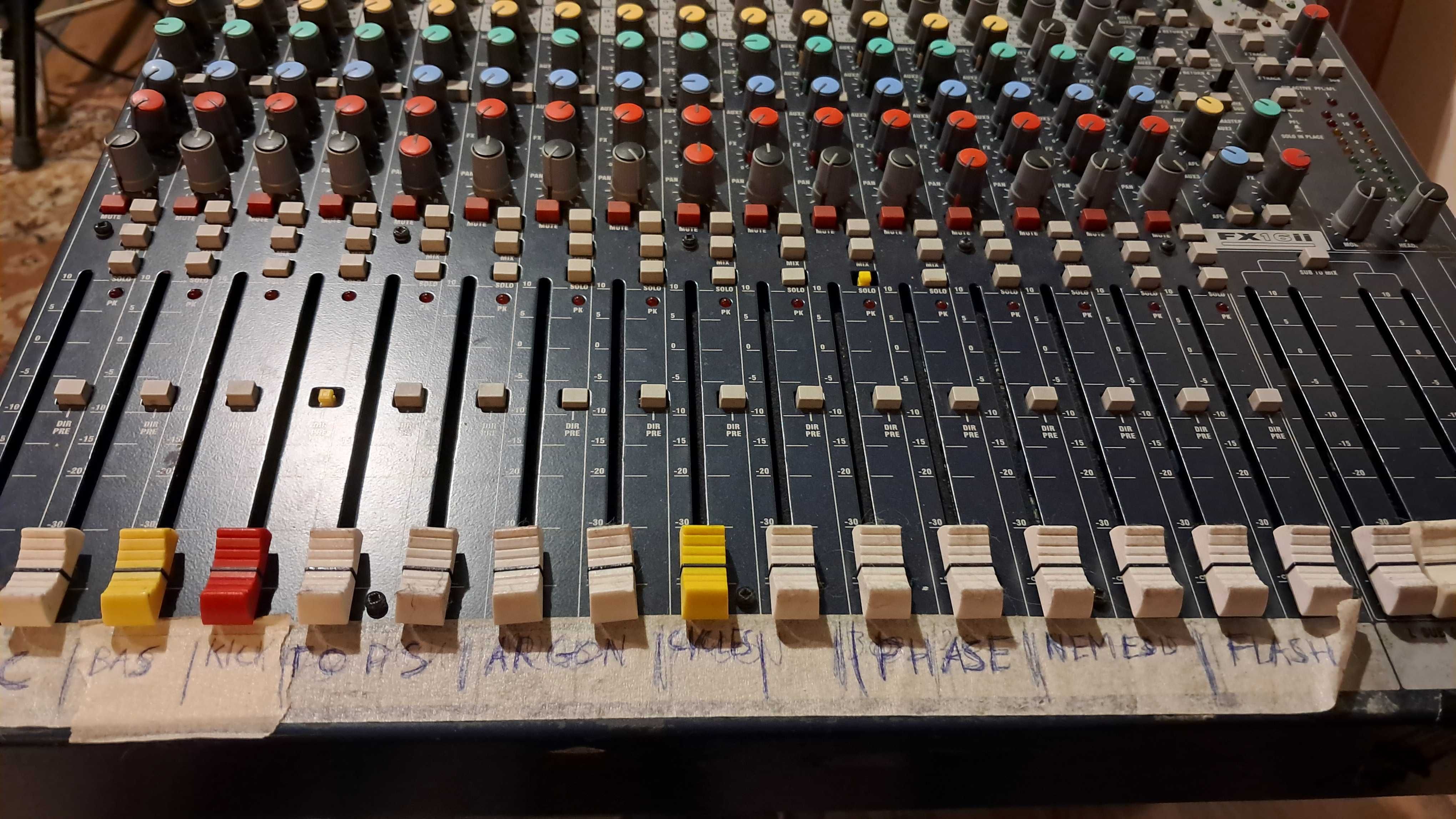 Soundcraft FX16II mikser analogowy z efektami