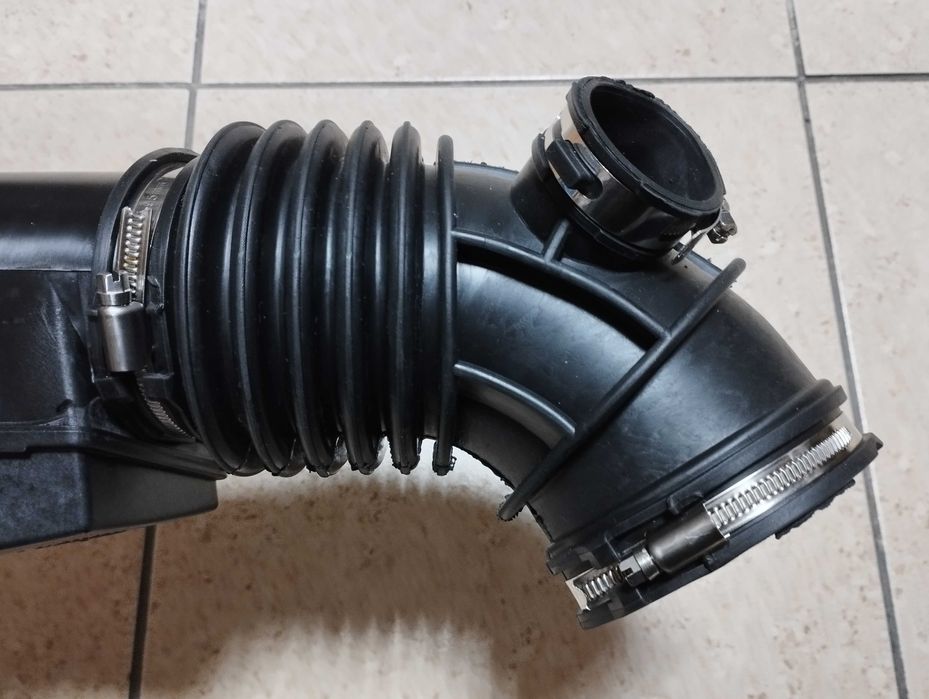 BMW X3 G01 G02 G30 G31 G32 G11 G12 Воздуховод від фільтра 13718663614