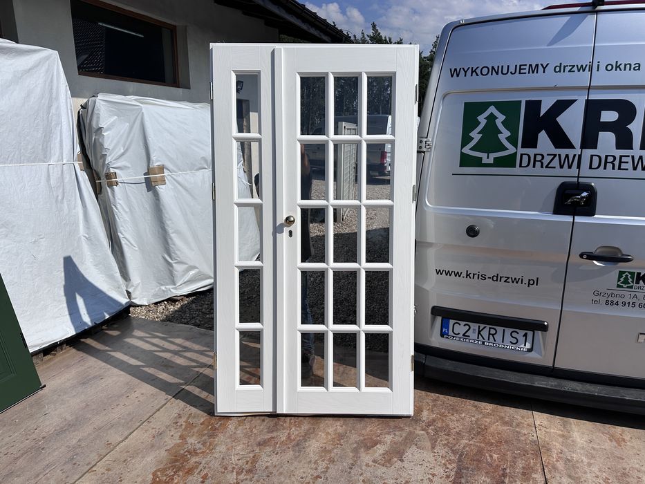 Drzwi wewnętrzne drewniane dwuskrzydłowe białe szpros Montaż c Polska