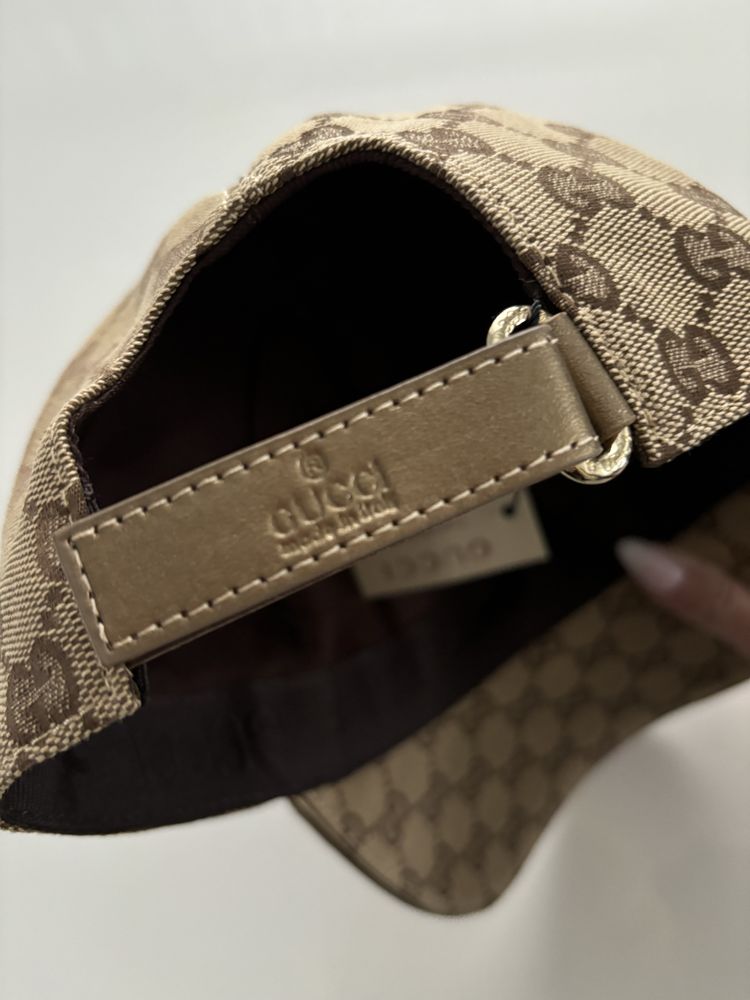 Gucci czapka z daszkiem brazowa monogram logo miu celin