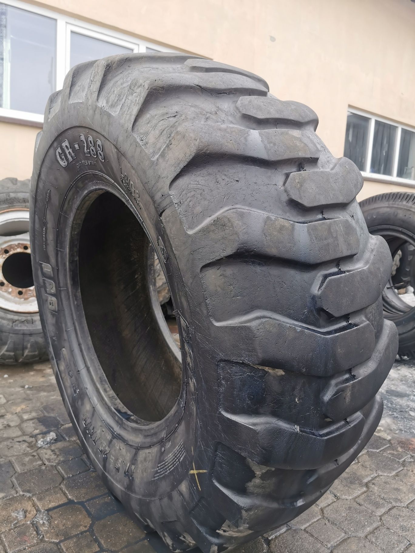 Opona 17.5-25 ( 17,5 R25 ) BKT Heavy Duty 16P.R L2/G2 #