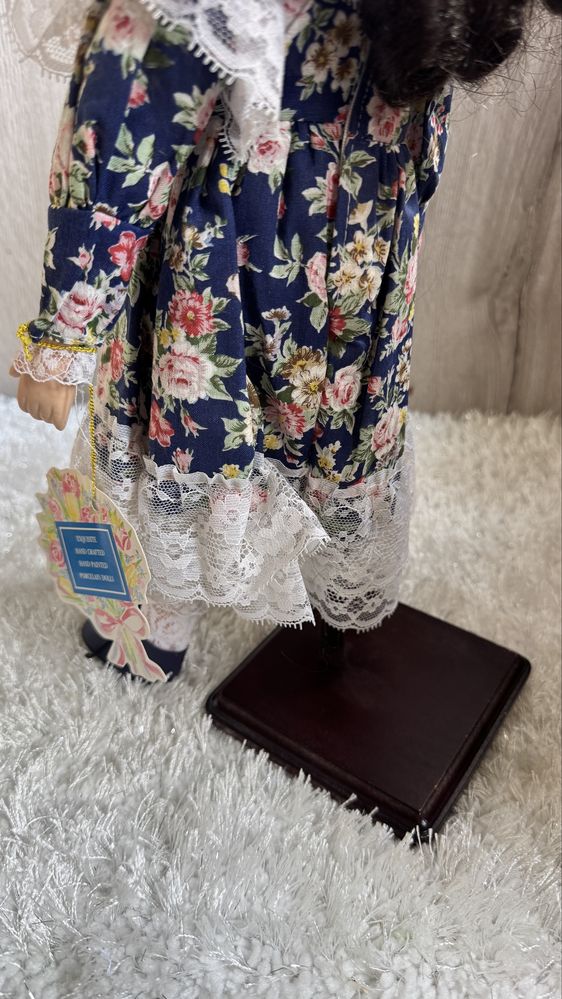 Porcelanowa lalka - The Promenade Collection