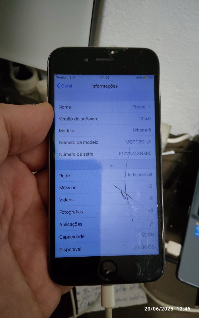 Telemóveis antigos, iPhone 6 e 8, LG, Sony Ericsson e Samsung