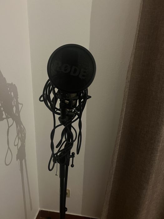 Microfone Rode NT1 mais interface