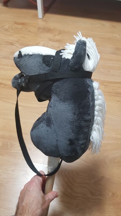 koń hobby horse z kijem ogłowie