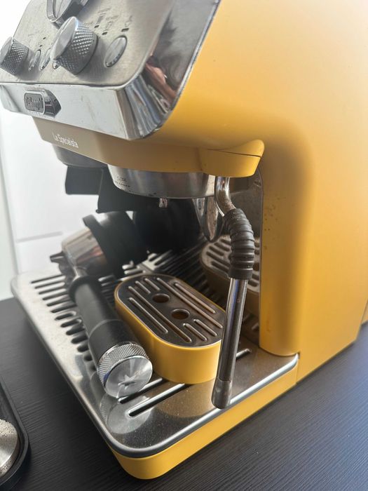 Máquina de café manual La Specialista Arte EC9155.YE amarela