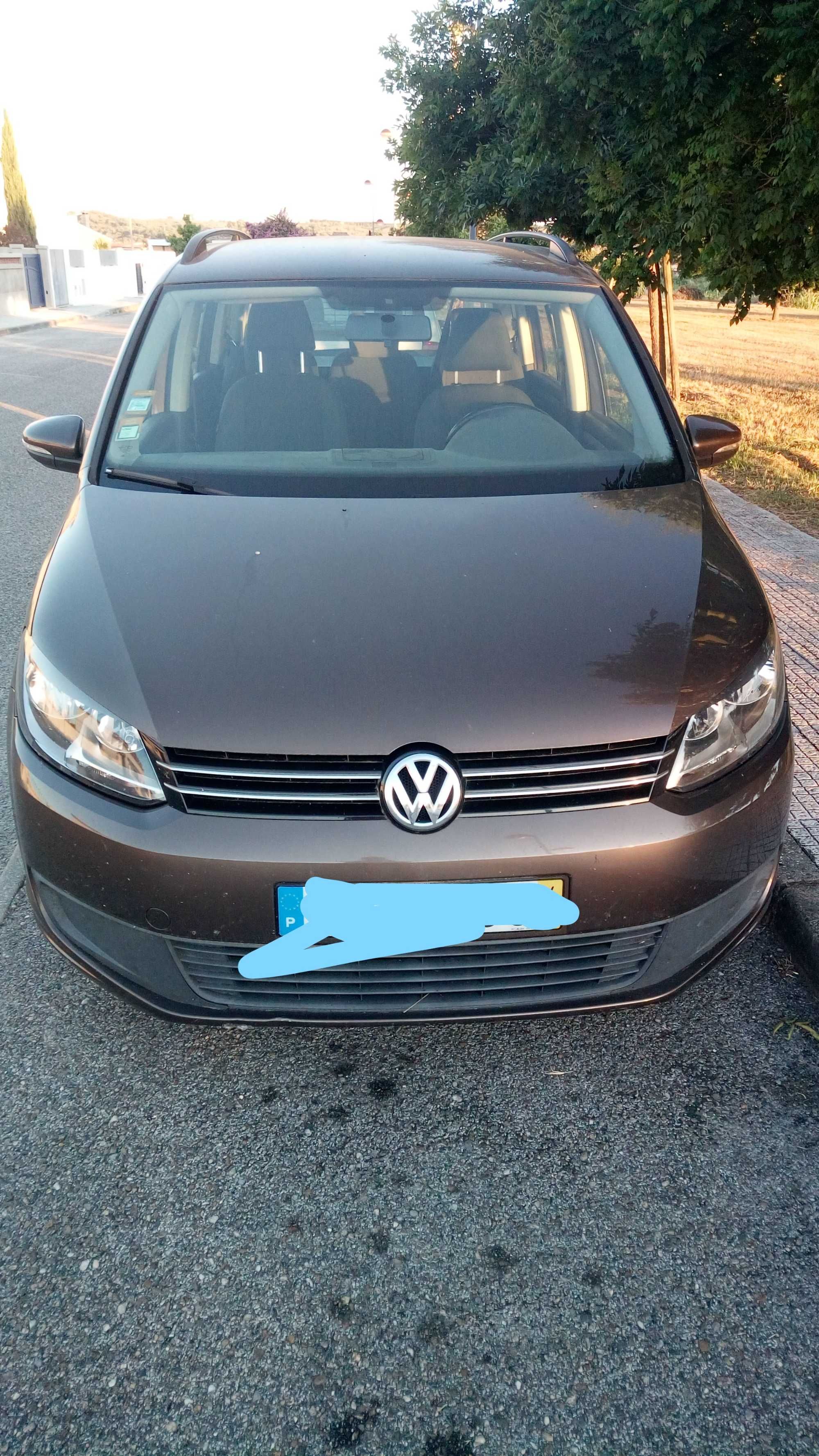 VW Touran espaçosa