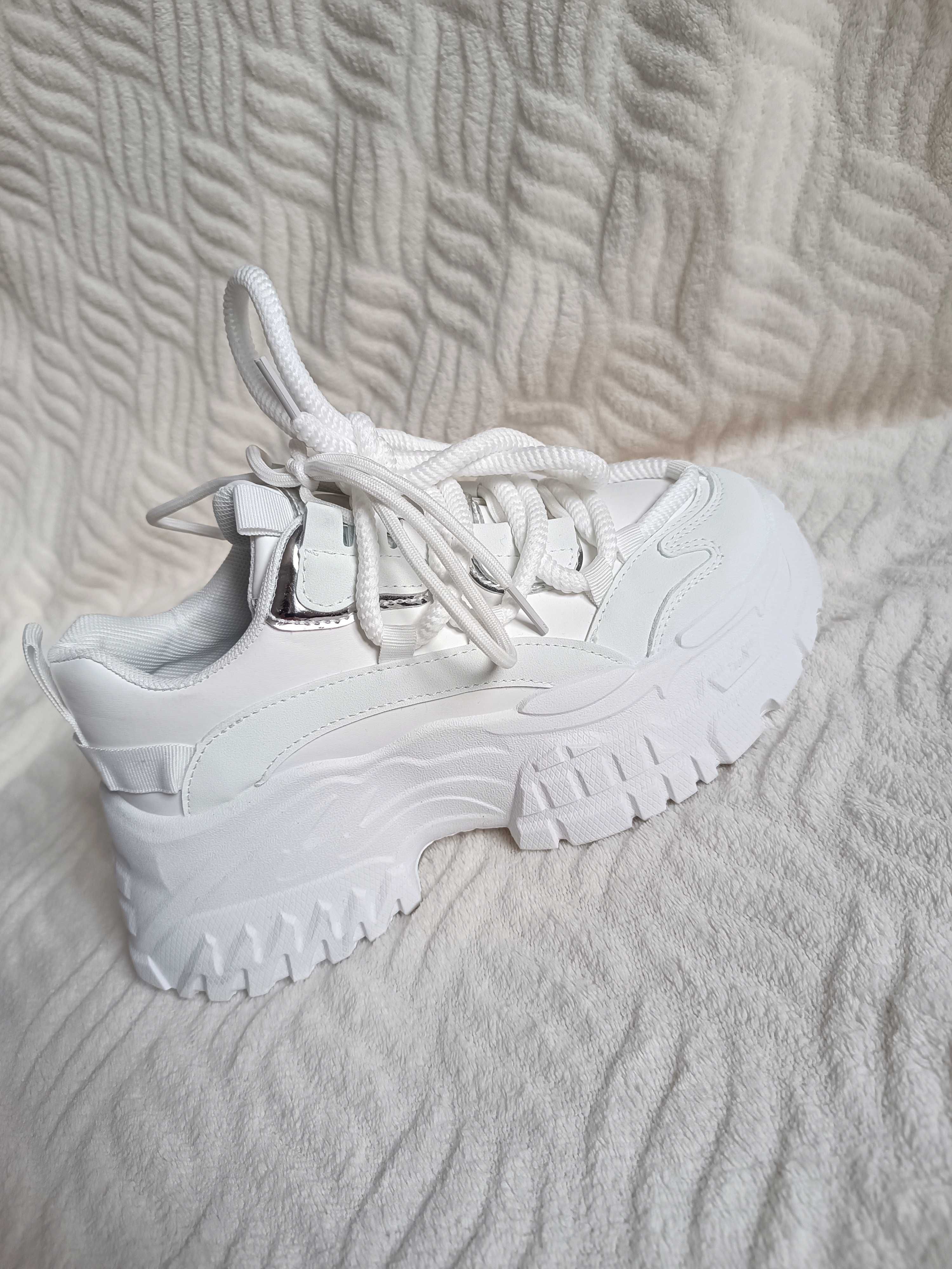 Nowe białe sneakersy wysoka platforma podwójne sznurówki cosmic shoes