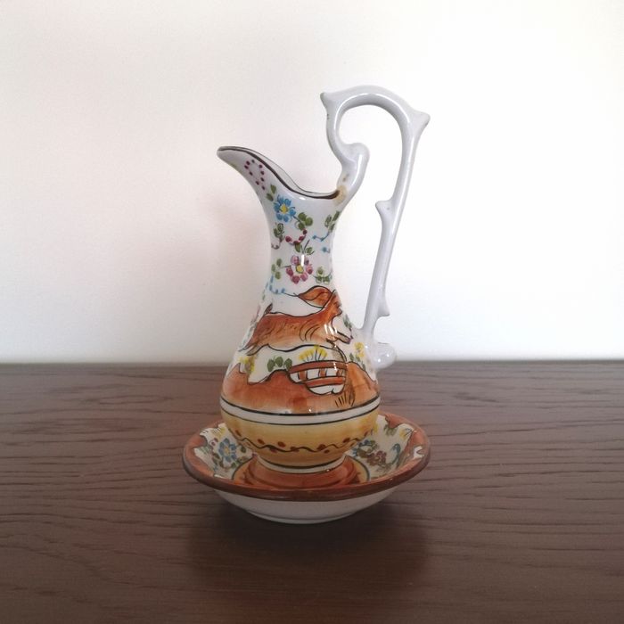 Jarro com prato vintage, pintados à mão