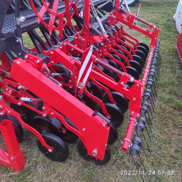 Siewnik mechaniczny SITERA 3030 24 ISOBUS KUHN - Nowy od ręki