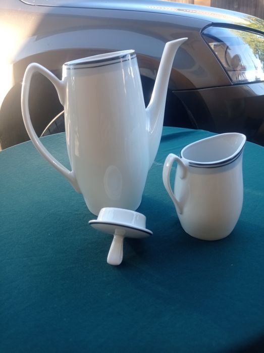 Porcelanowy dzbanek i mlecznik Chodzież