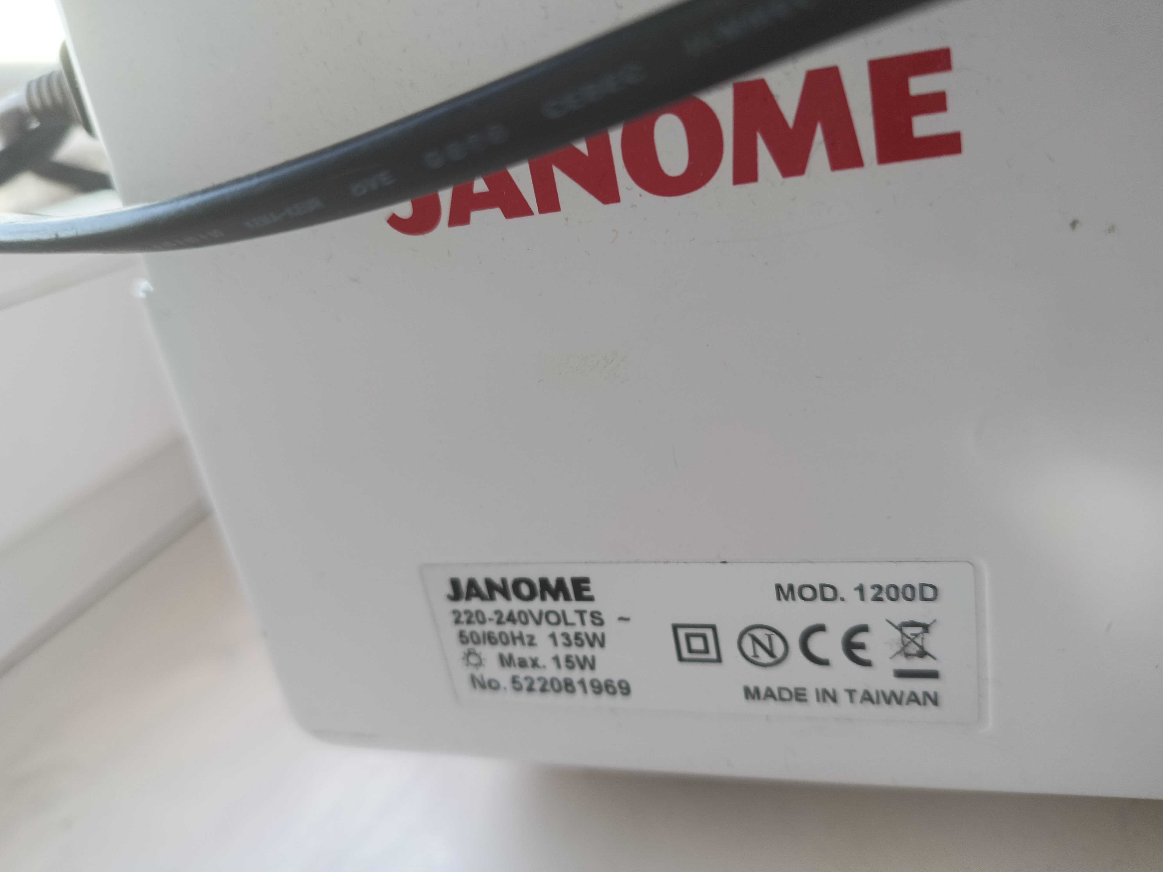 Janome 1200D owerlok z funkcją renderki