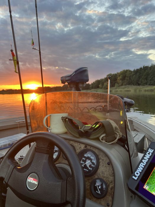 човен Tracker Pro Guide V-16 + двигун Yamaha F70