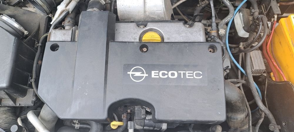 Декоративна кришка двигуна акумулятора опель вектра зафіра астра