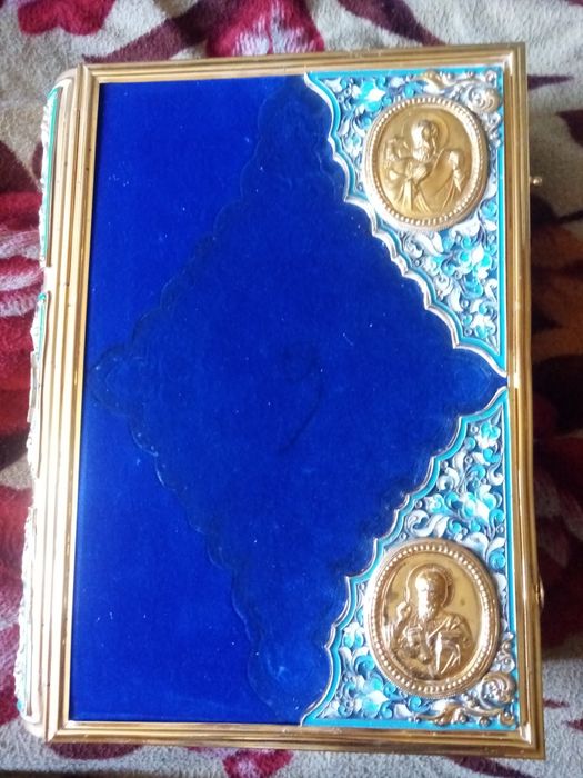 Святое Евангелие Оклад позолота очень красивая