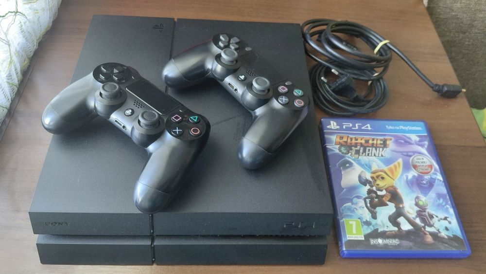 Продам SONY Playstation 4