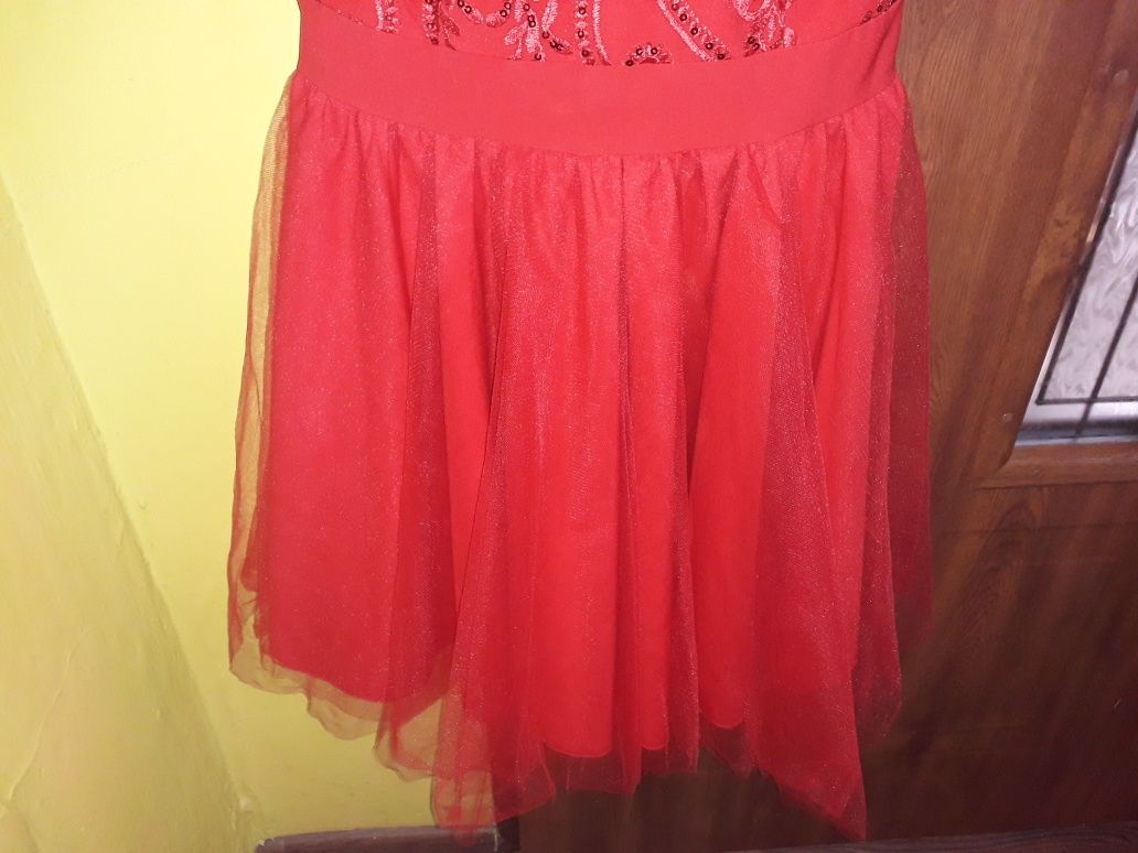 R 38 czerwona sukienka piękna