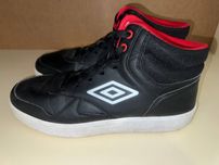 Продам кроссовки Umbro