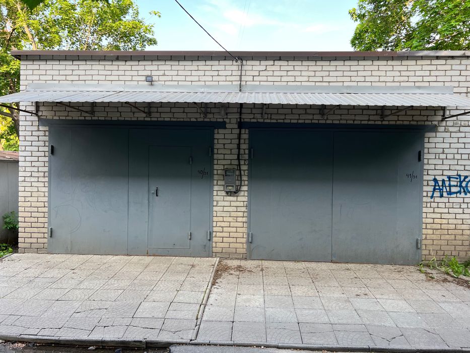 Продам гараж, на две машины 50кв м 604 м/р тракторостроителей 102г