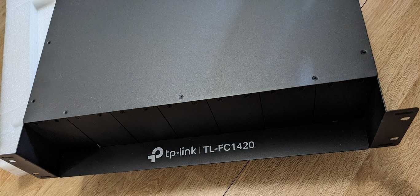 Obudowa Rack na 14 media konwerterów TP-LINK TL-FC1420 nowa nieużywana