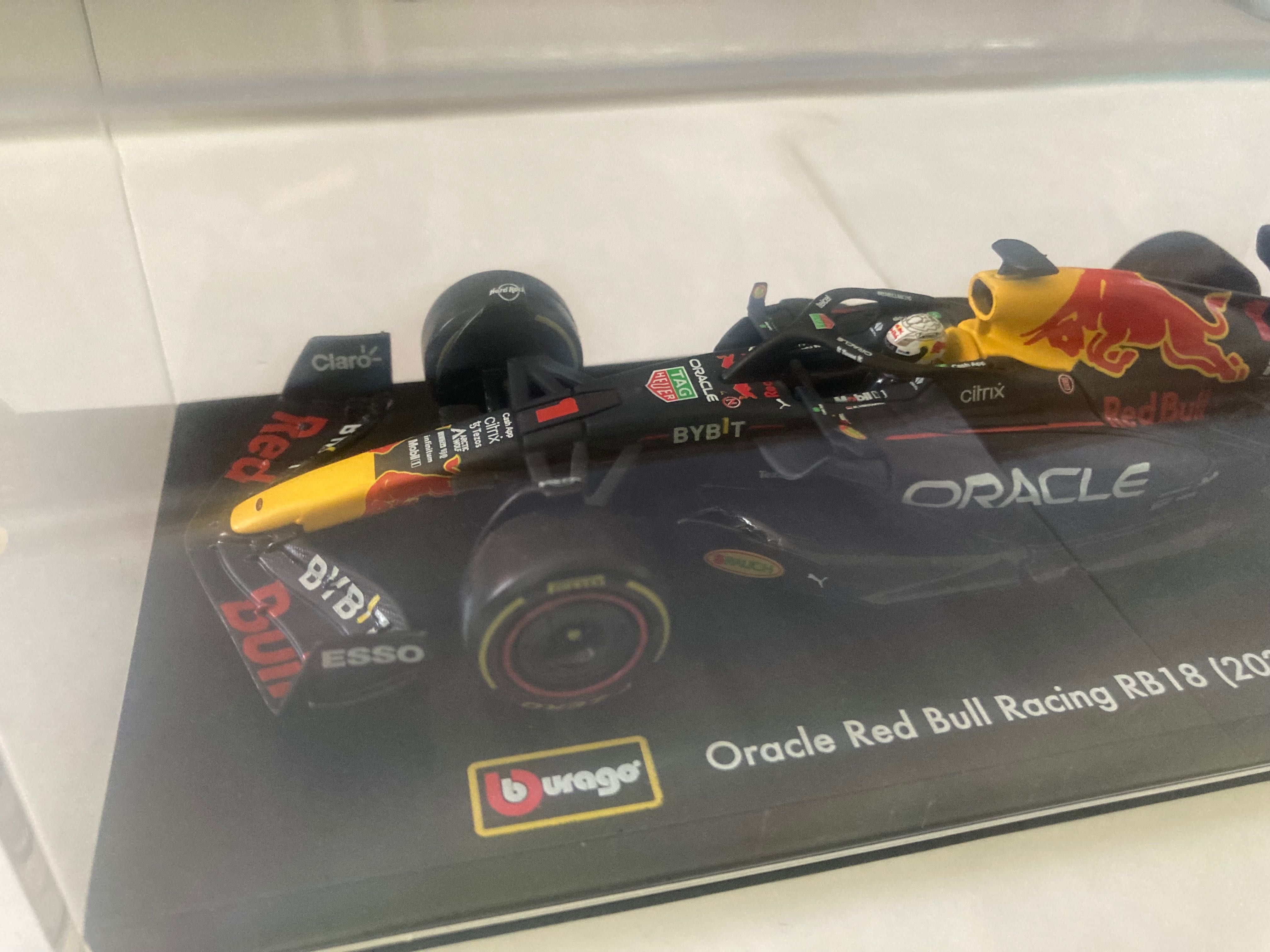 Формула 1 Red Bull 2022, Макс Ферстаппен №1. З гонщиком та боксом.