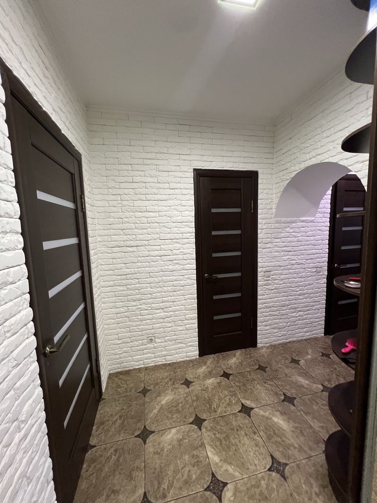 Простора 2-кімнатна з ремонтом,  73 м², 3 поверх. Старобілоуська