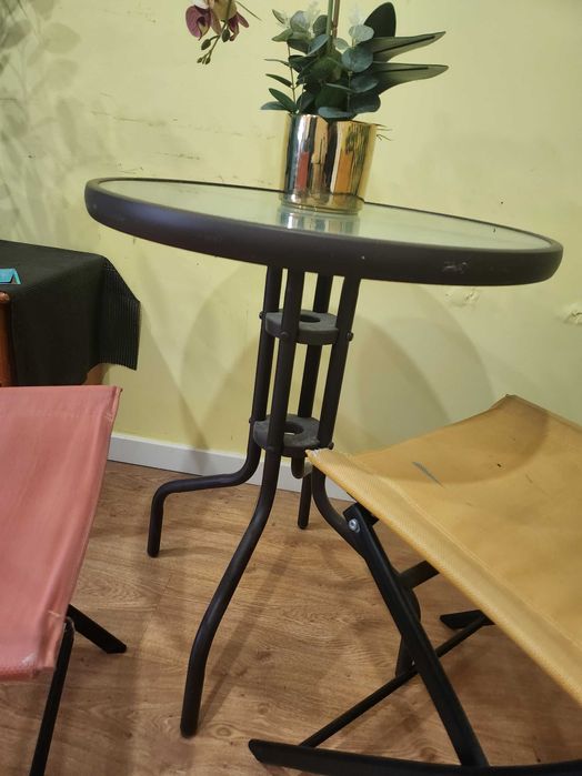 Mesa de jardim com cadeiras