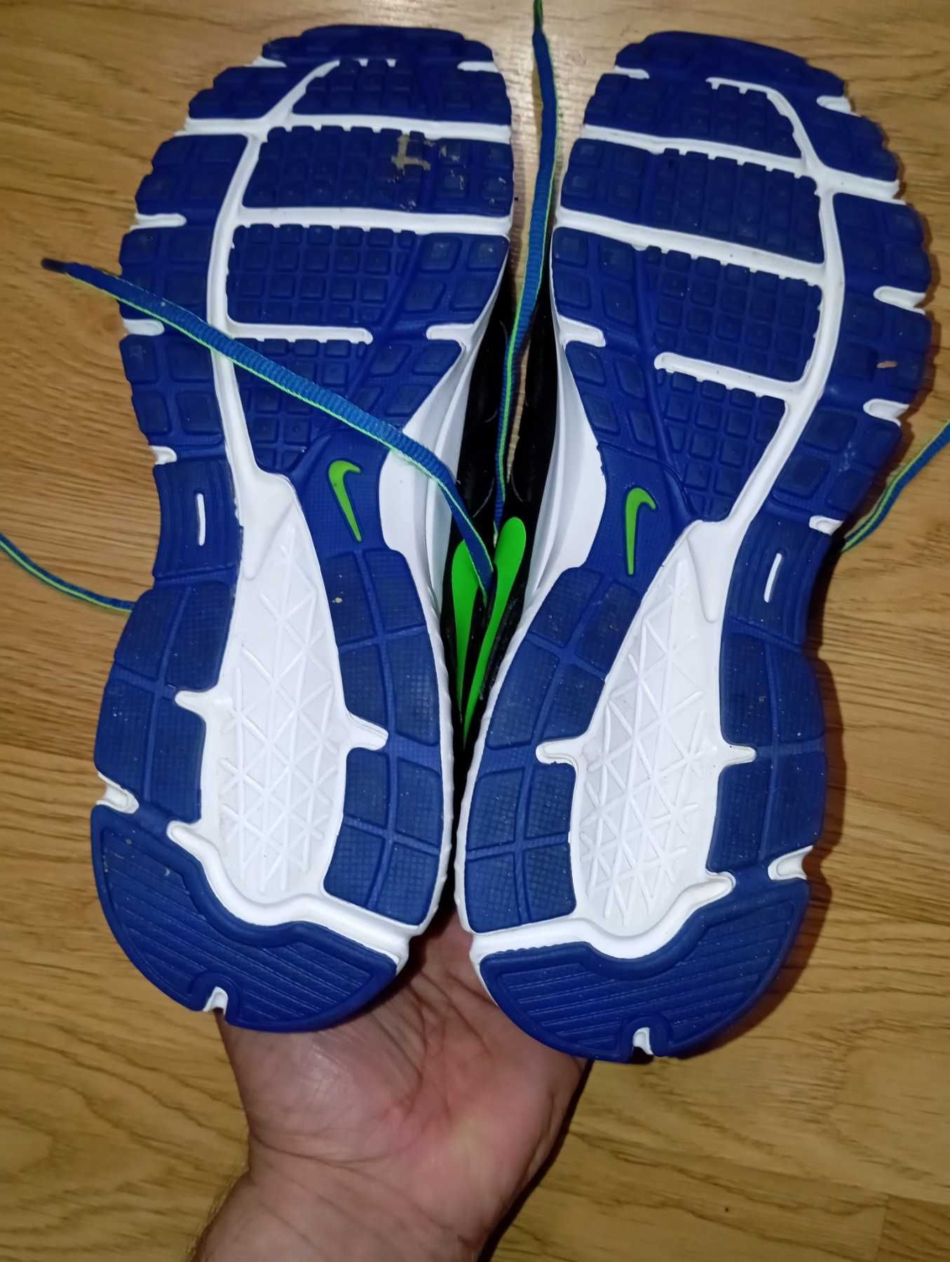 Кросівки Nike Revolution 2 43 27,5 см