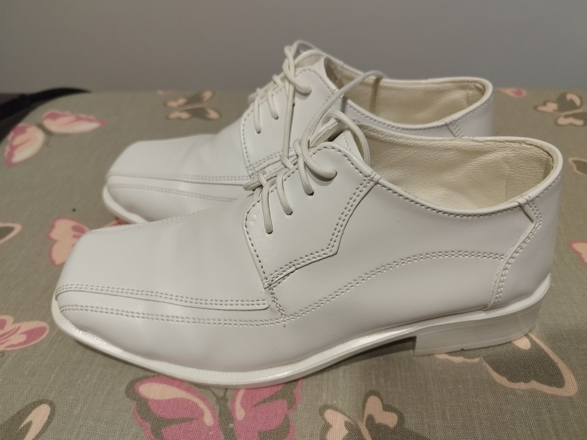Białe buty komunijne, r 33 jak nowe