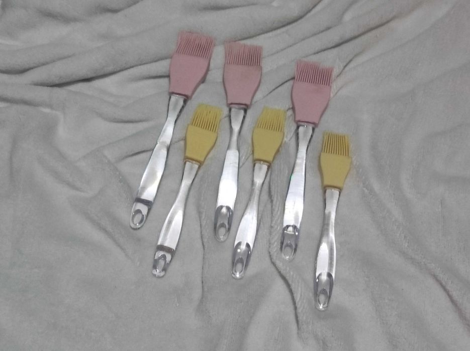 Zestaw 2 silikonowych pędzli kuchennych  3 komplety