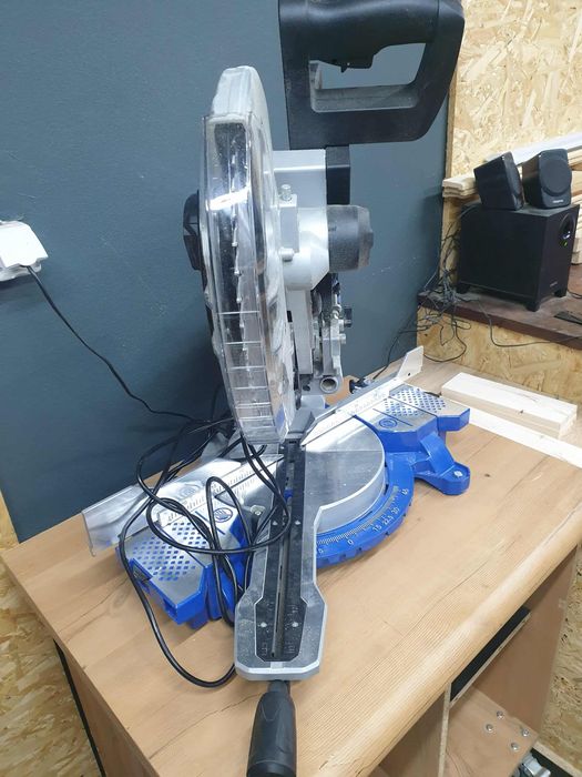Piła ukośnica z posuwem Scheppach HM140L