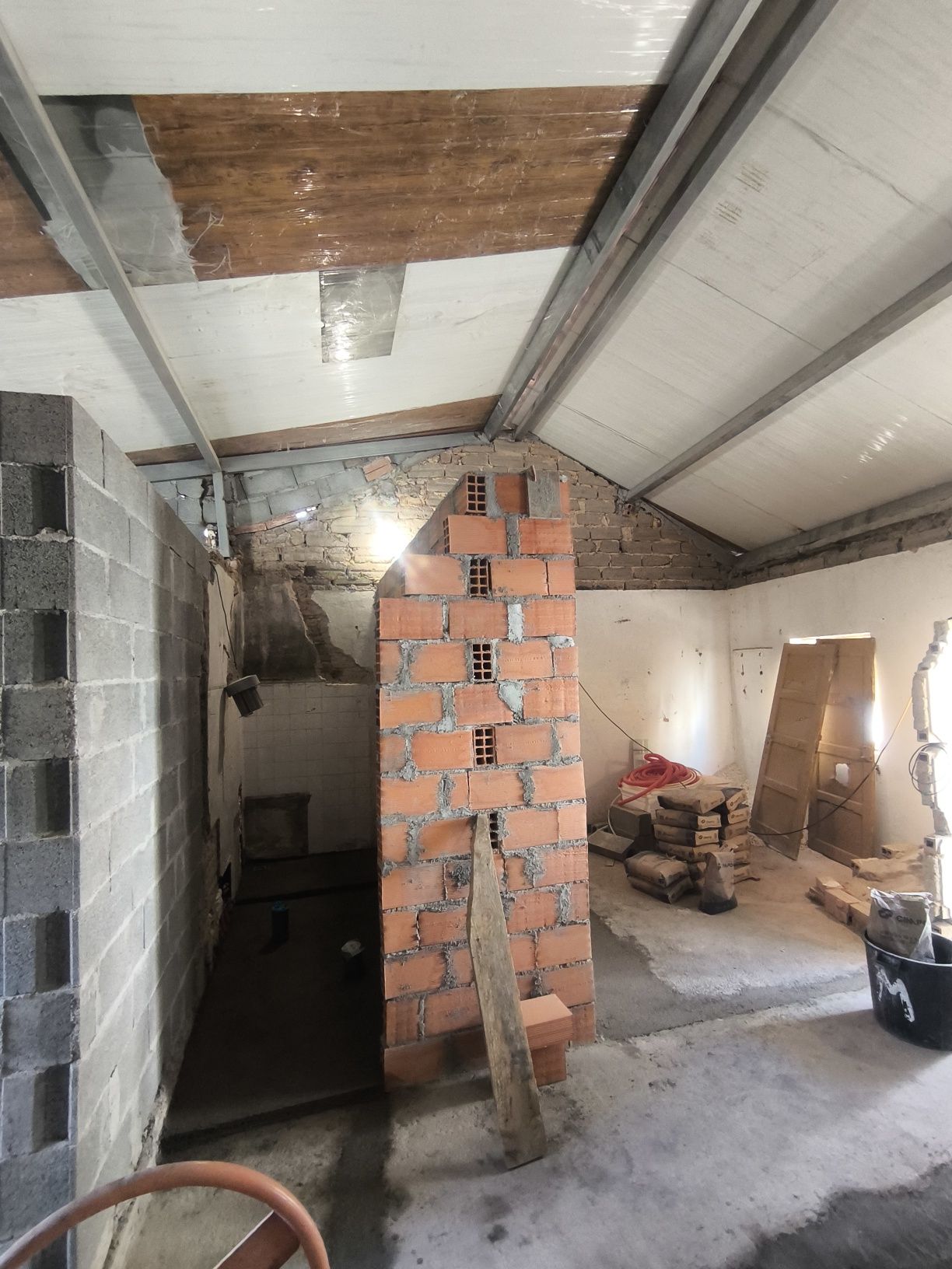 Vendo casa com obras em Andamento
