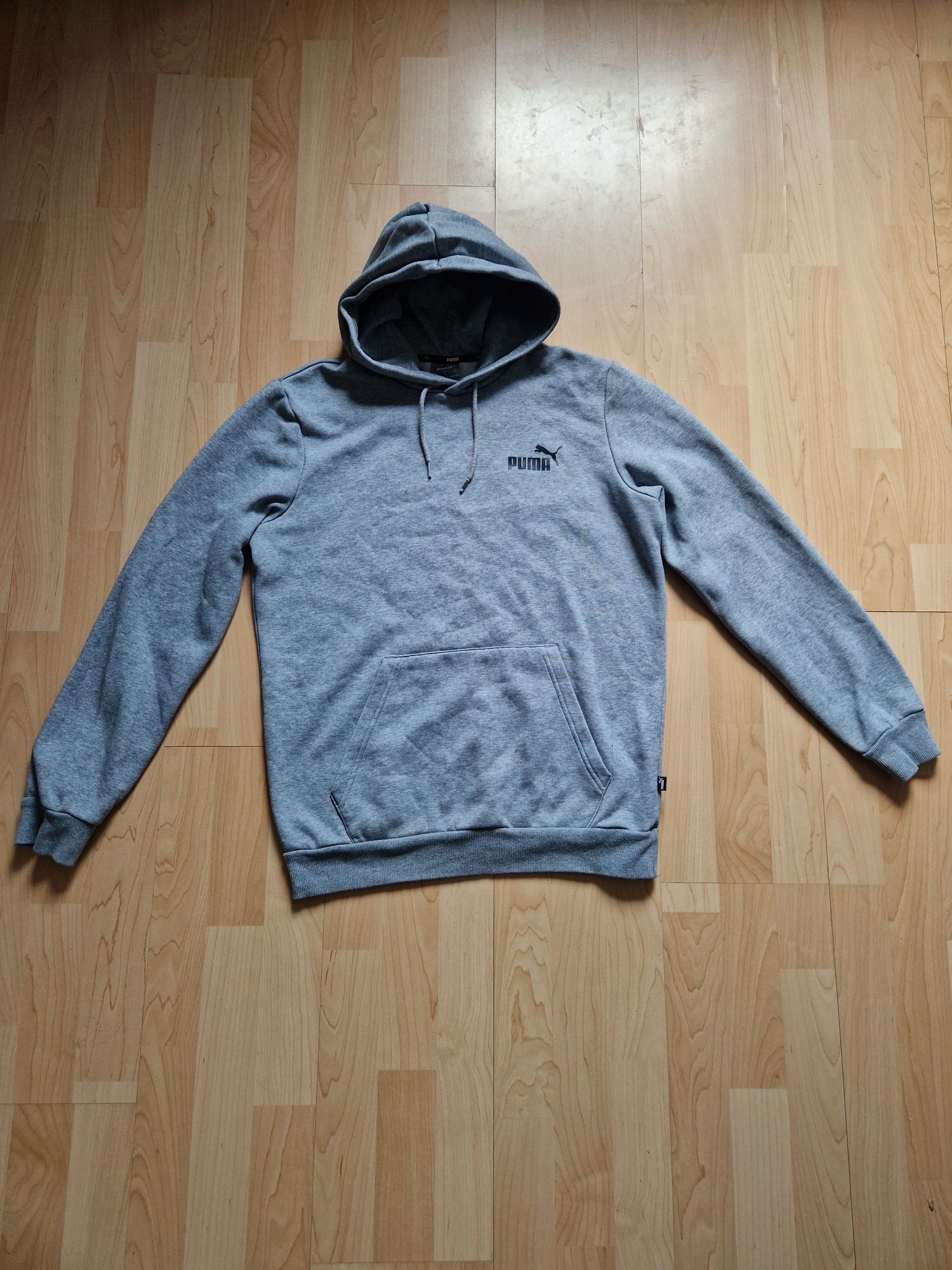 Bluza Puma
Rozmiar: S/M
Wymiary:
Szerokość mierzon pod pachami:2x53cm