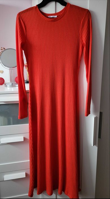 Sukienka ZARA prążkowana midi