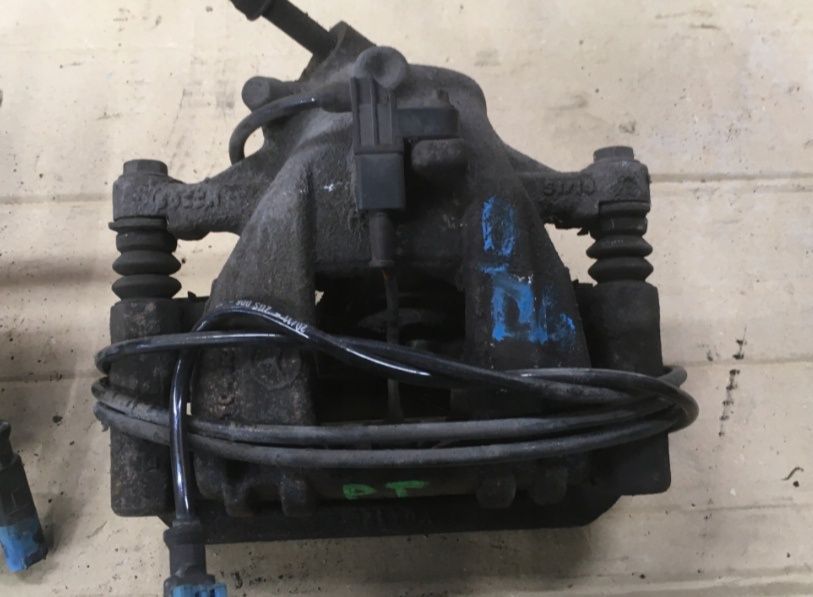 Суппорт задний и скоба Mercedes Sprinter 906, Volkswagen Crafter