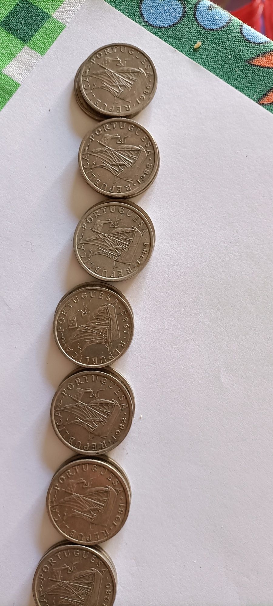 Diversas moedas de 5$00 todas 3€