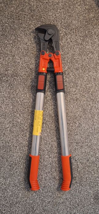 Teleskopowe nożyce do siatki zbojeniowej