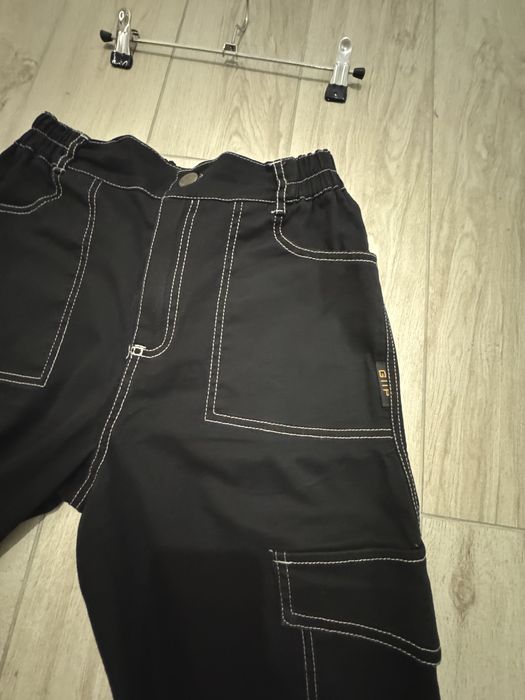 Штани універсального стильного крою . Трендові прошивки !