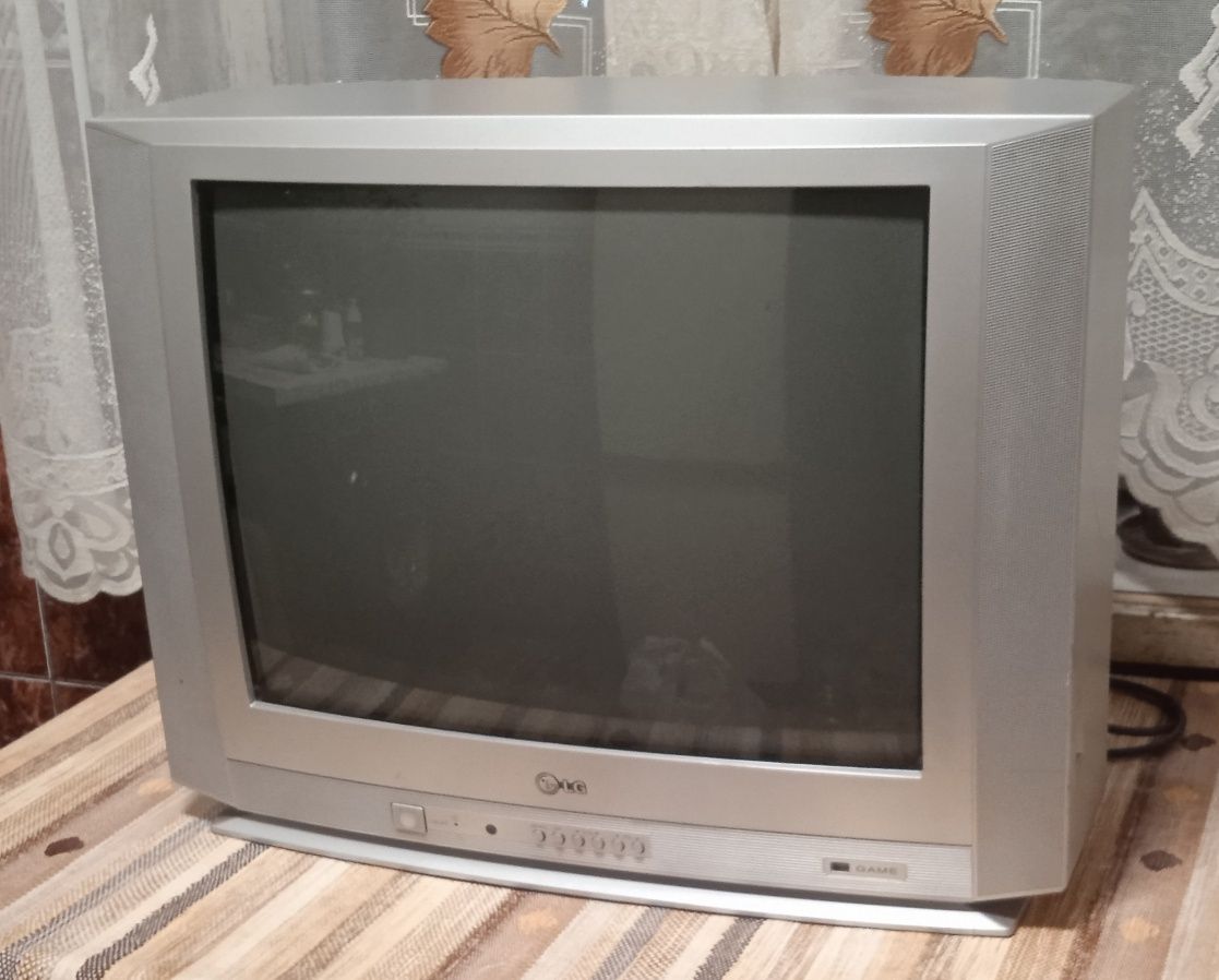 LG телевизор модель CE21M64K