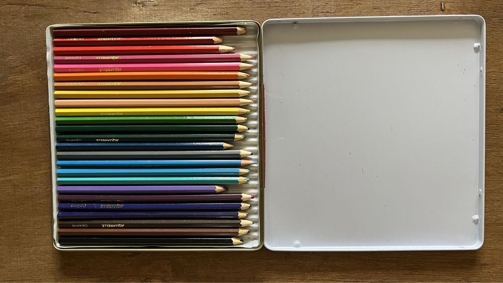 Акварельні олівці в жестяній коробці 24 штуки